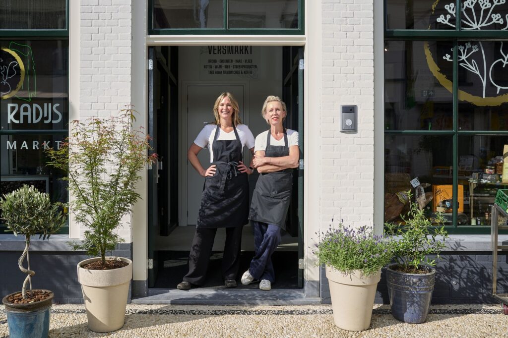 Anijs en Radijs voor het nieuwe pand